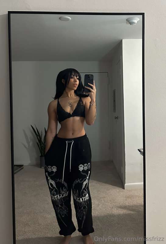 who says sweatpants can't be sexy?
