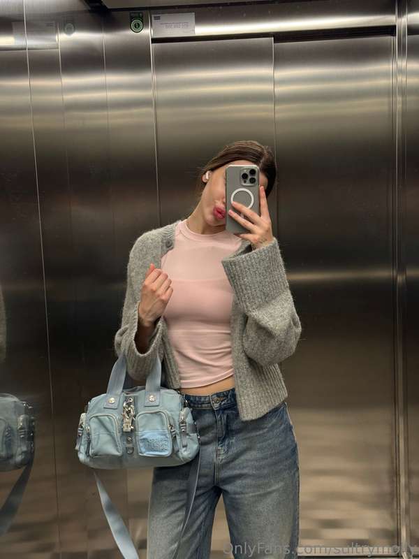daydreaming in elevators 💕