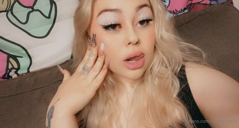 Spamming you with my cute self coming out with some new cont..