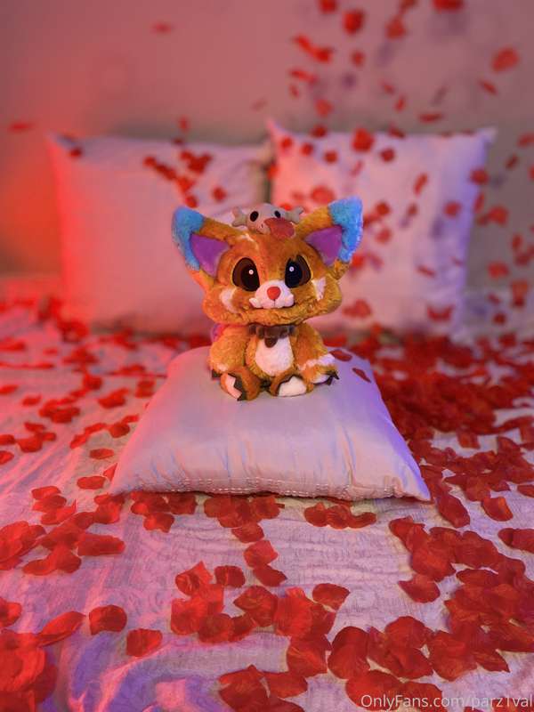 @Nichxxle has been working on special Valentine's Day conten..