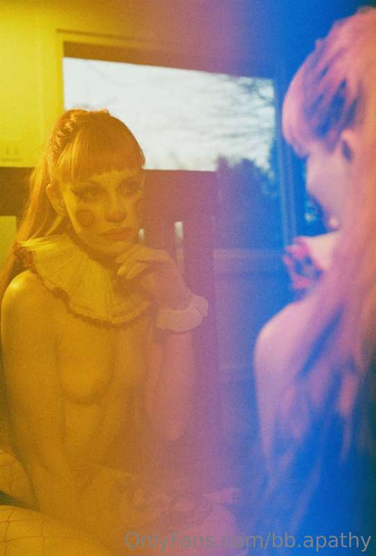 🤡HAPPY FRIDAY, FREAKS‼️

*vanity*
// #35mm shot by @kilogram..