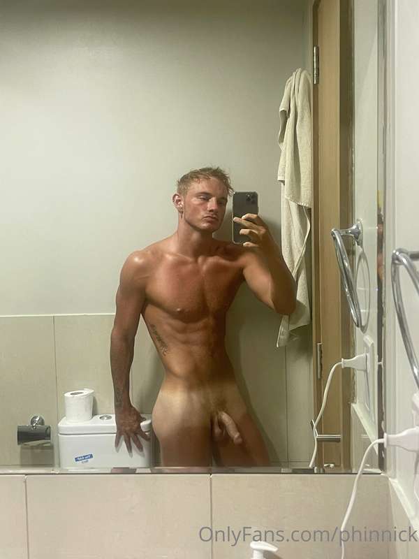 cheeky toilet pic 🍆👅