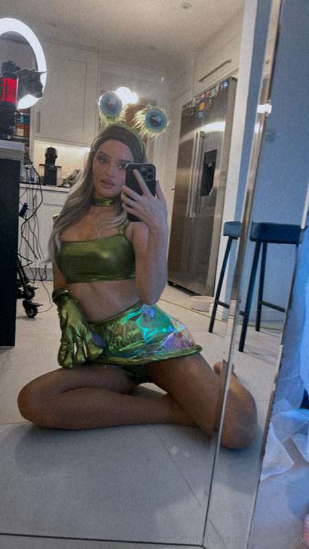 👀 👽 lemme invade your…. 😏