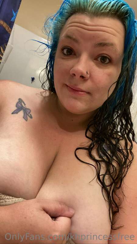 After shower selfies 😝😈