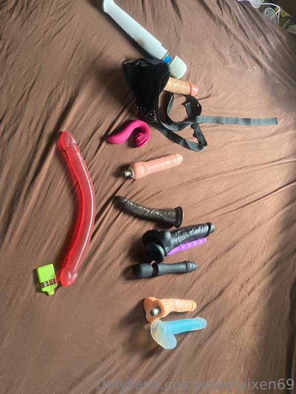 Making customs with my toys and sex machine