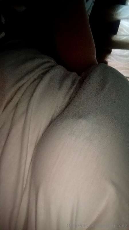 Team nips through shirt 🤍
Or team booty poses 💙