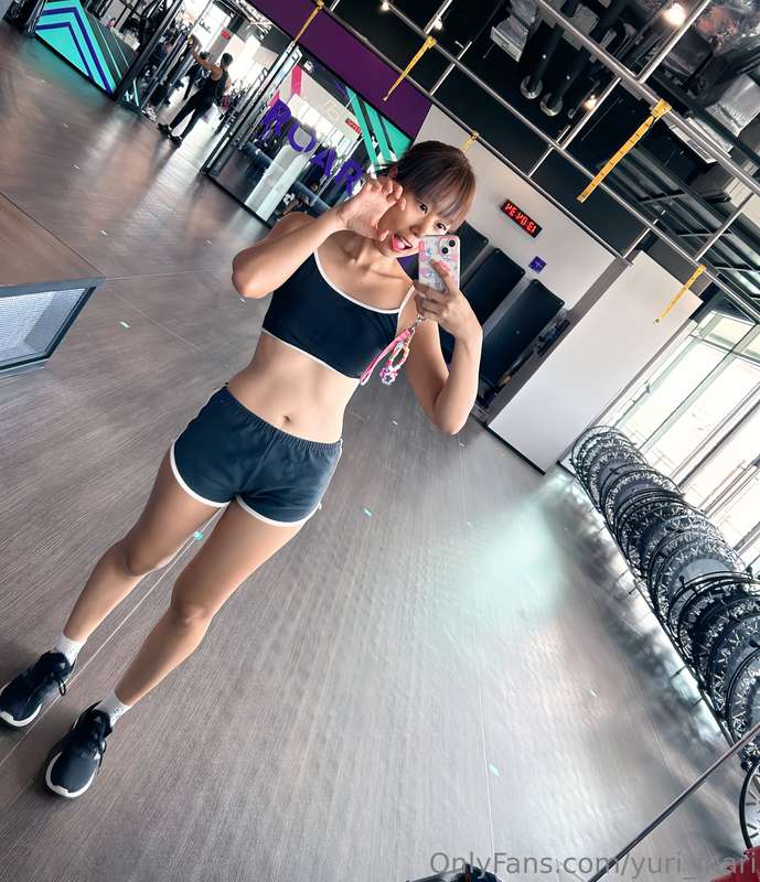 Hi little single lady  reporting for duty!🫡 🌈🌨️