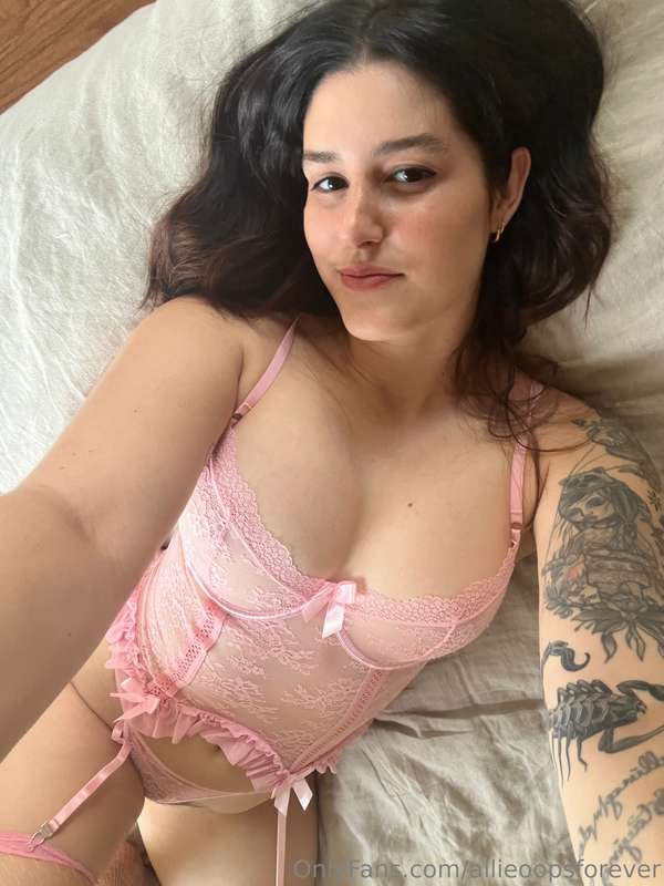 PUSSY PLAY 🥵💦Tip me $25 and I'll let you see me use my toy i..