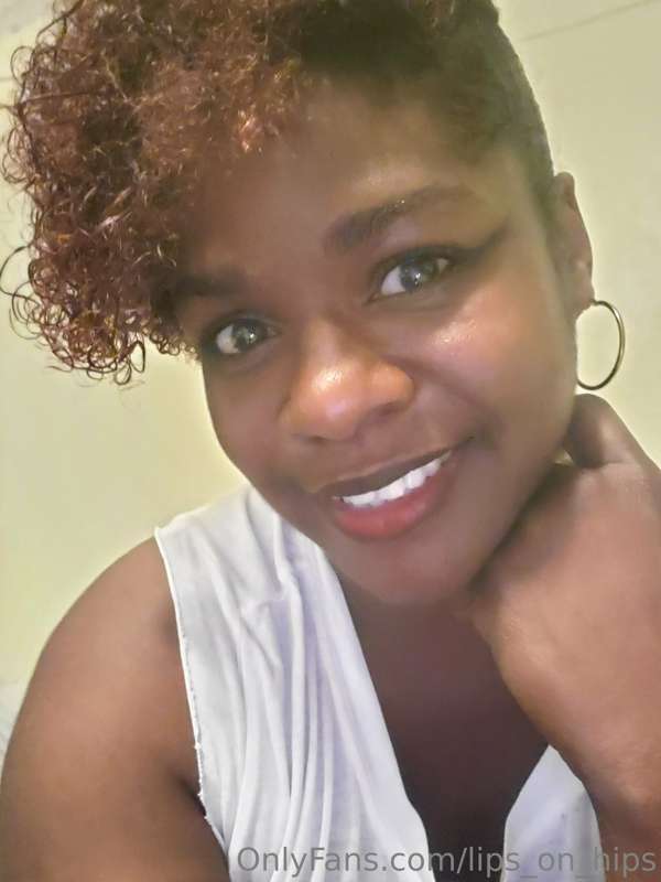 lips_on_hips
