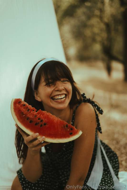 mia_azami