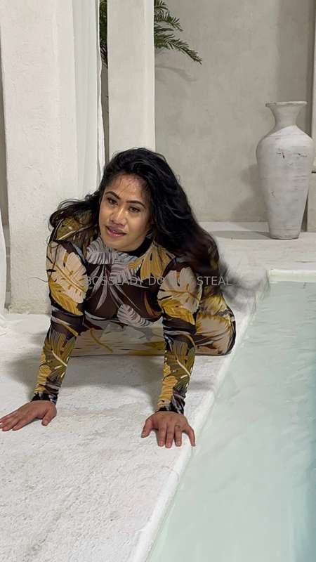 Me trynna be sexy but my knees hurtin from
This floor hahaha