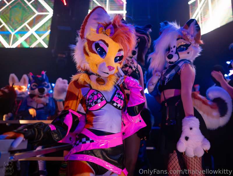 Party time with the girls is always so much fun! 🥰With @luna..