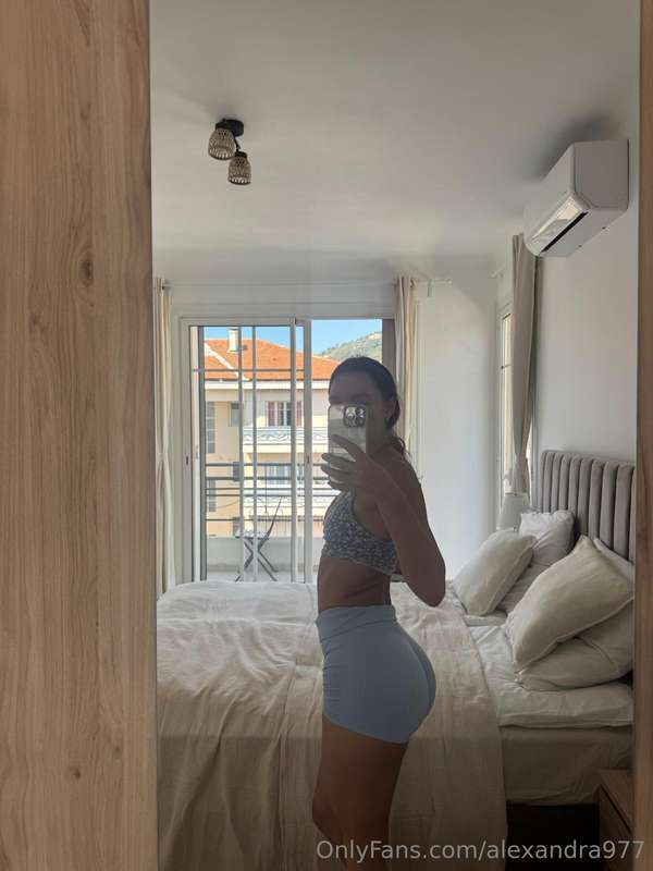 alexandra977