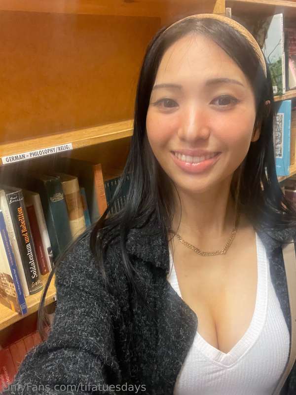 Happy Tuesday! Are you a hardcover or just happy to see me? ..