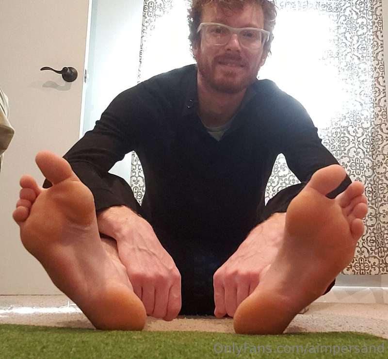 This one is for my foot lovers 😘 was looking too fine today ..