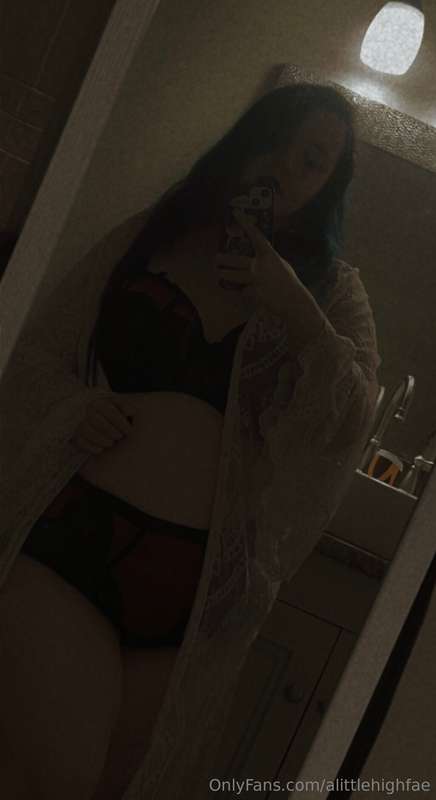 Dressed like a good girl but feeling like a bad one😏 