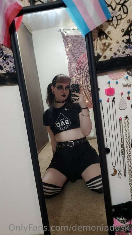 i hope u like girl bulge and small goth girl titties 🖤🖤🖤