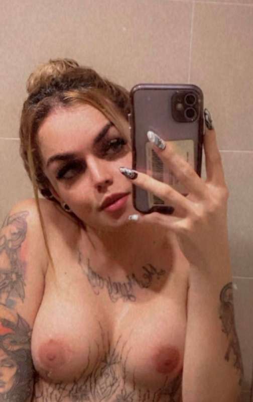 Those pink nipples need to be sucked 👉🏻👈🏻