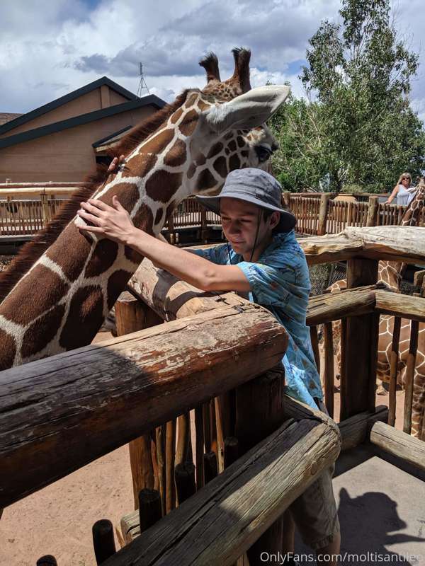 Just a wholesome pic of me hugging a giraffe