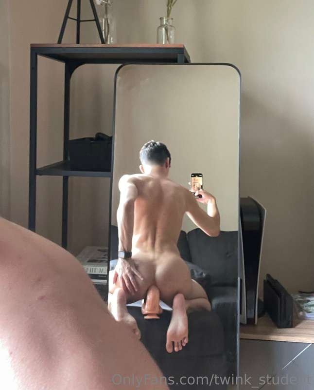 😈