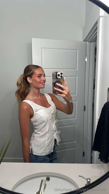 Good outfit, better vibes 😘🌼