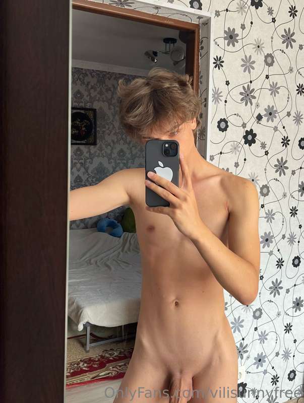 Today I woke up horny with morning wood😇