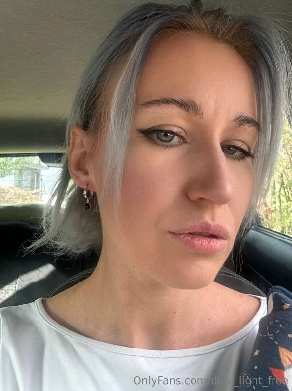 Just a quick selfie to show off my new earrings. 💫 It feels ..