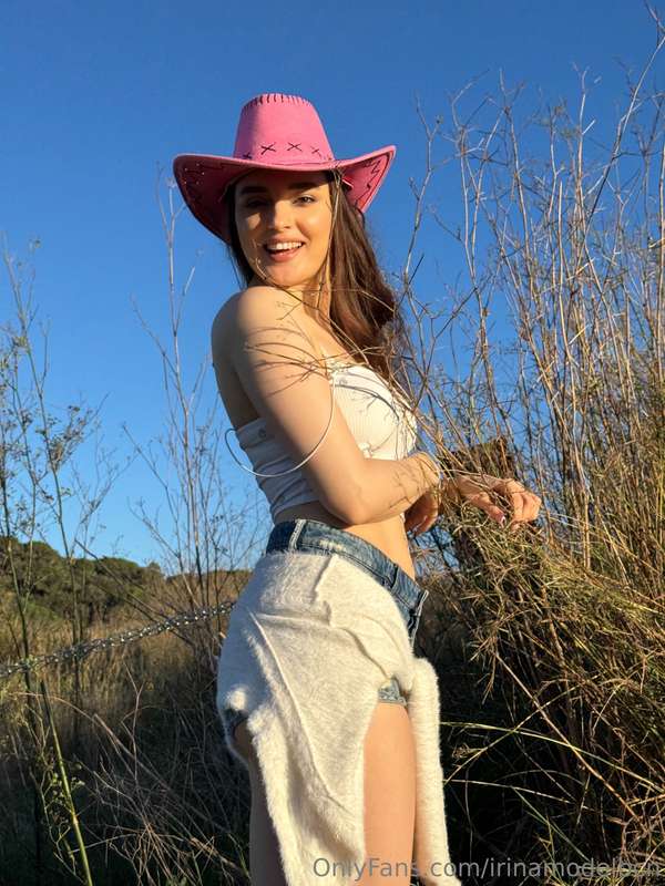 Pink cowgirl, ready to ride you.