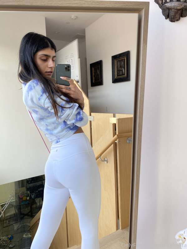 Photo 22 of miakhalifa on Tocromo