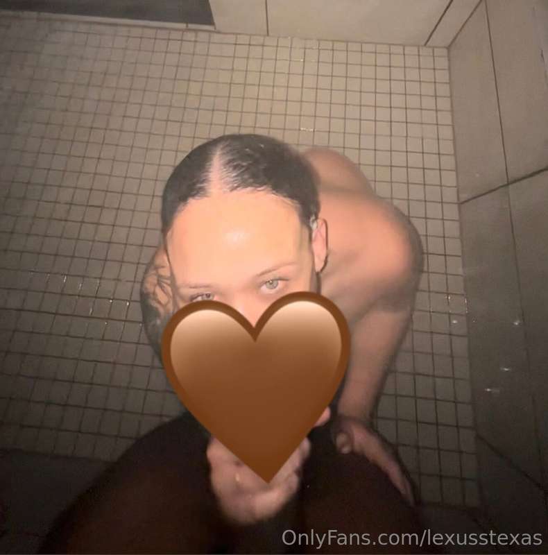 I made him cum in my mouth so fast!!!🫦💦 I love sucking black..