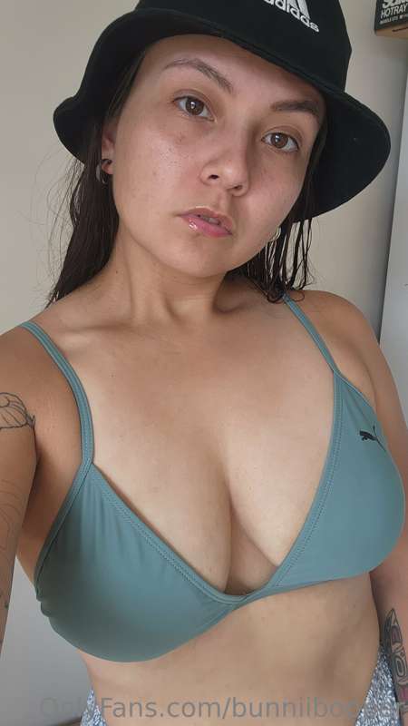 Going to go get wet💦