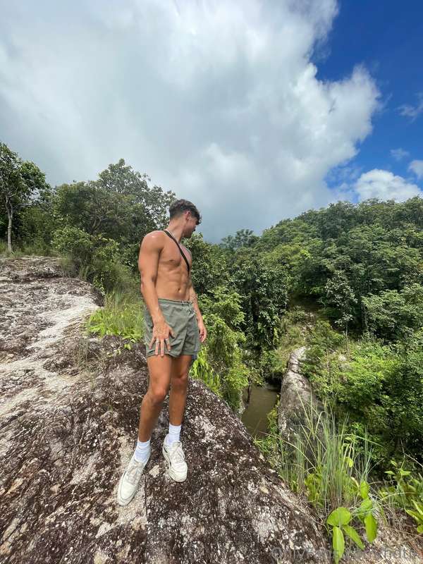 ur mates boring me, come get me 😈https://onlyfans.com/fidtik..