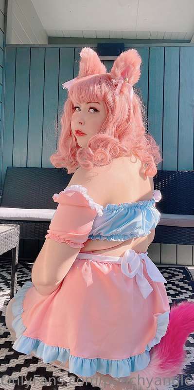 The dream cat+maid cafe 🌸🐾  ft. a feeew pics of my new tail ..