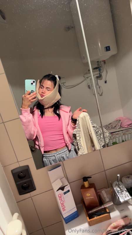 Exclusive pic of me i trust yall with this lmao, in a week i..