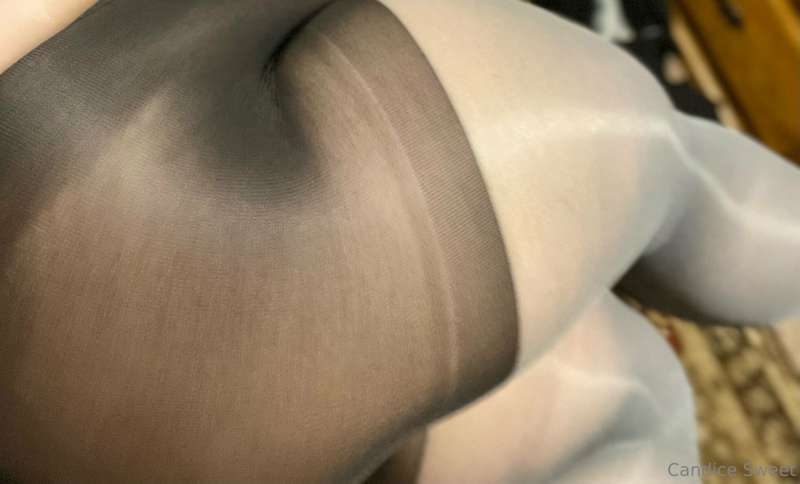 These pantyhose make me fell so sexy! Who would like me to v..