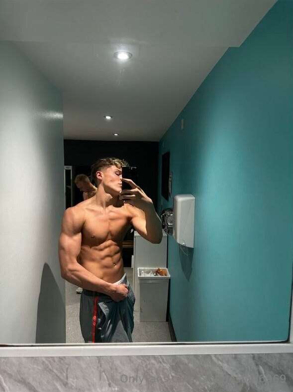 blondestud6969