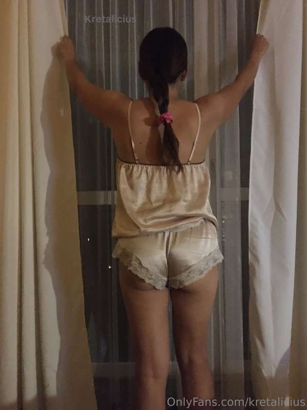 Time to  go to bed. Good night y’all!🌘✨
#bigass #latina #mil..