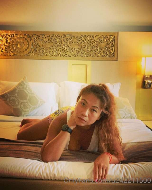 Mess up the bed with me😉