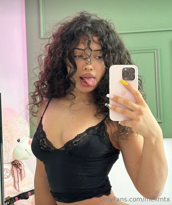 check your messagessss 👀 i've got something for you... 🤭