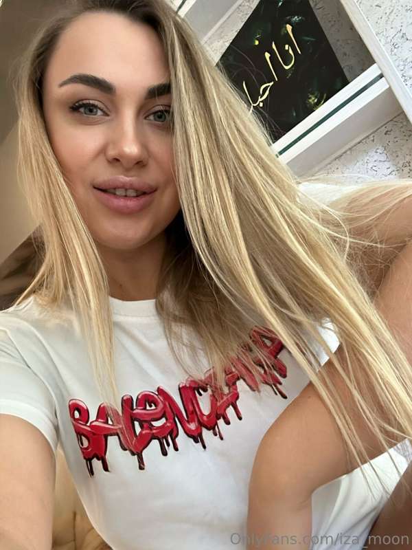 iza_moon