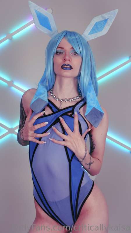 criticallykaisa image #4