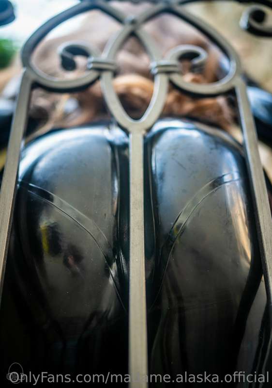 madame.alaska.official