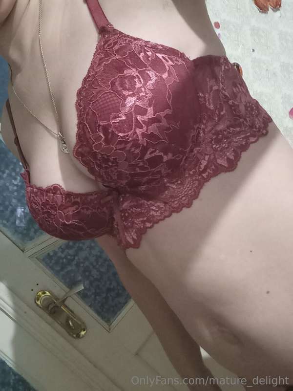 Do you know how to unhook a bra with your mouth? 🥰