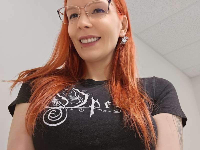 Sup cuties 🤘 I don't check messages here, but I love to chat..