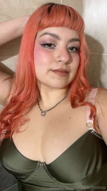 What you think of this look? I love contrasting colors 💚🧡