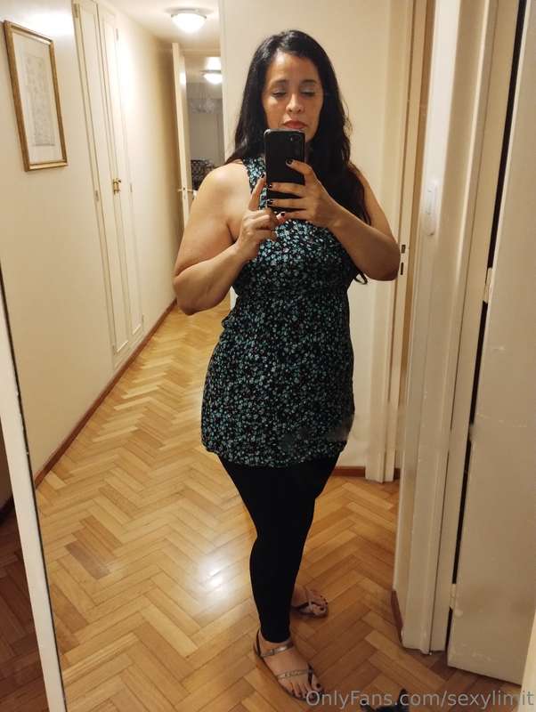 Posing in front of the mirror...🥰❤️Posing in front of the mi..