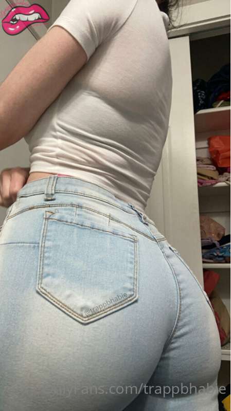 it’s much phatter with no jeans on 😉
‼️HELP PAY FOR MY LABIA..