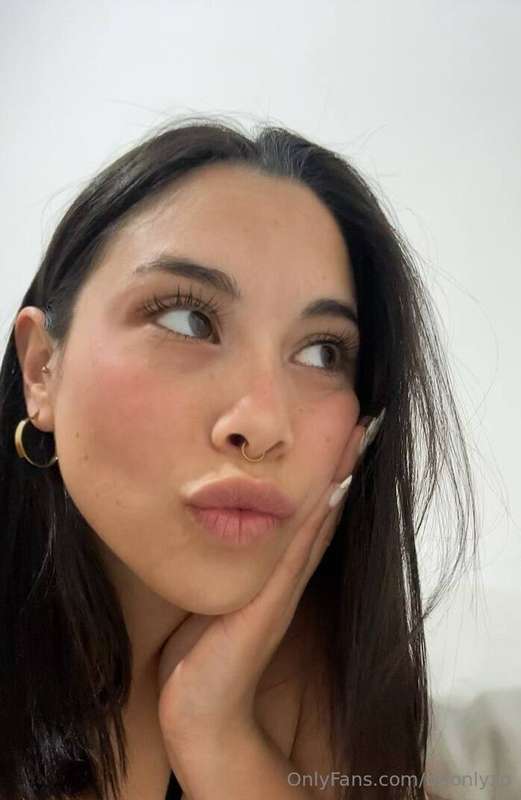 Need a monday kiss? 😘