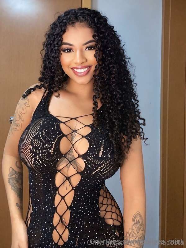 мTAN AND HOT CURLY GIRL @itsselenacosta 🤩❤️YOU'LL CUM OVER A..