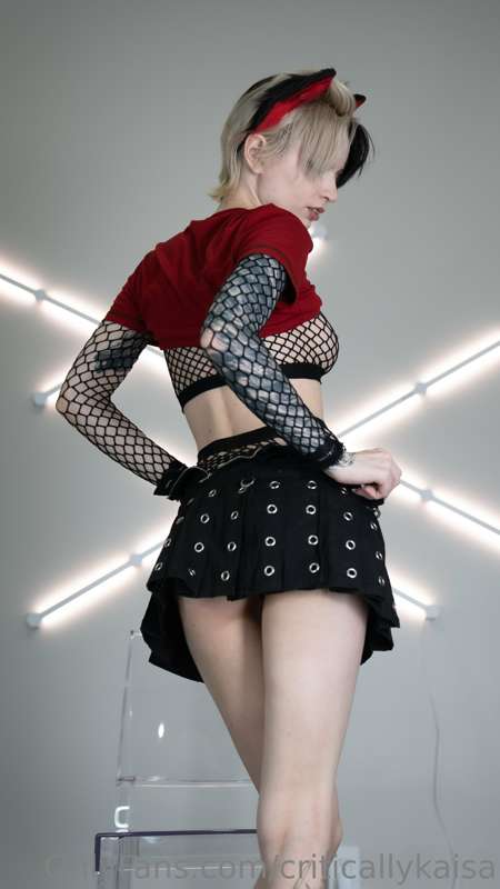 criticallykaisa image #3
